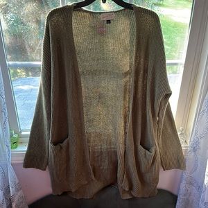 Super cute, cozy, and long green cardigan (with pockets)!!! 🌟🙀